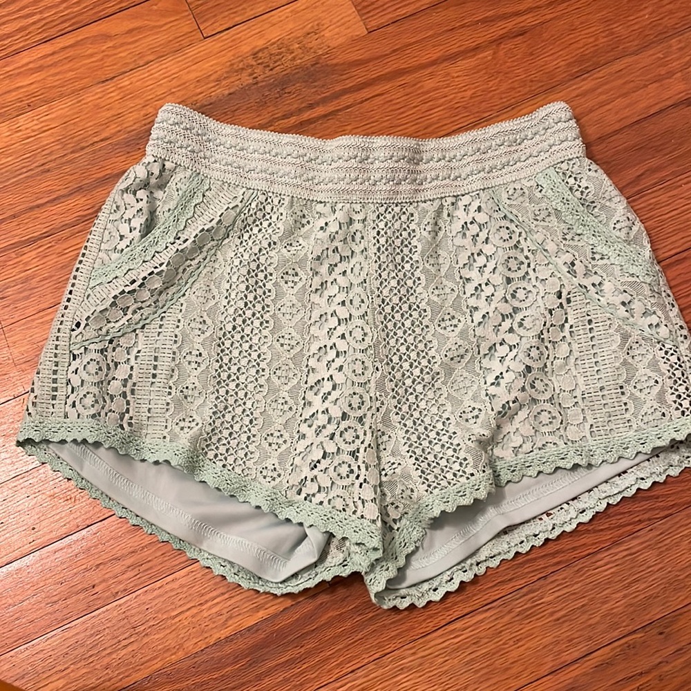 Miami lace shorts